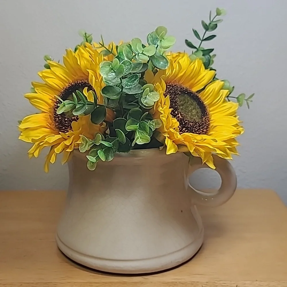 BEAUTIFUL sunflowers 🌻 in ceramic picture - Picture 3 of 6